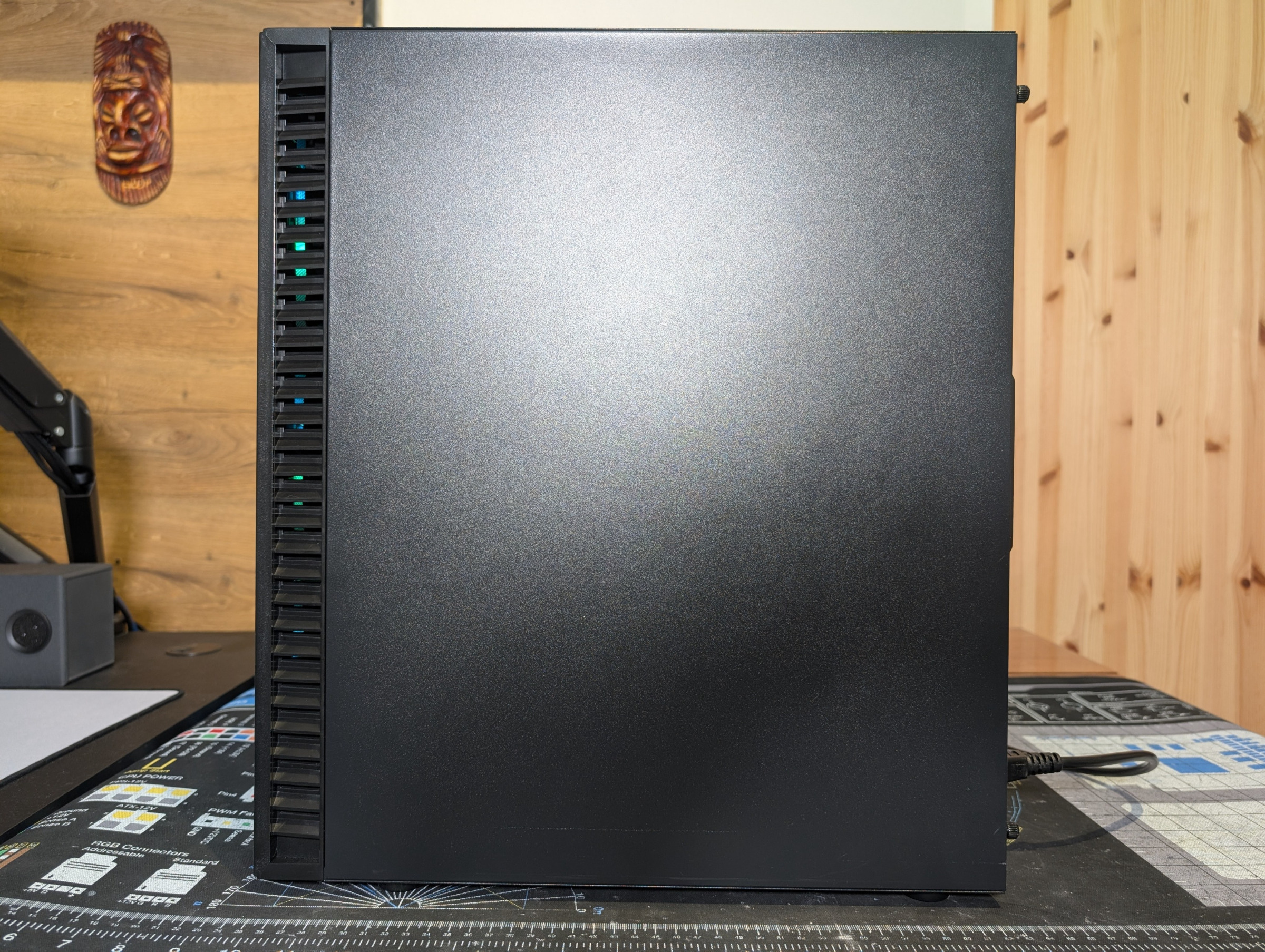 Pelikone sivusta kuvattuna - toinen kylki