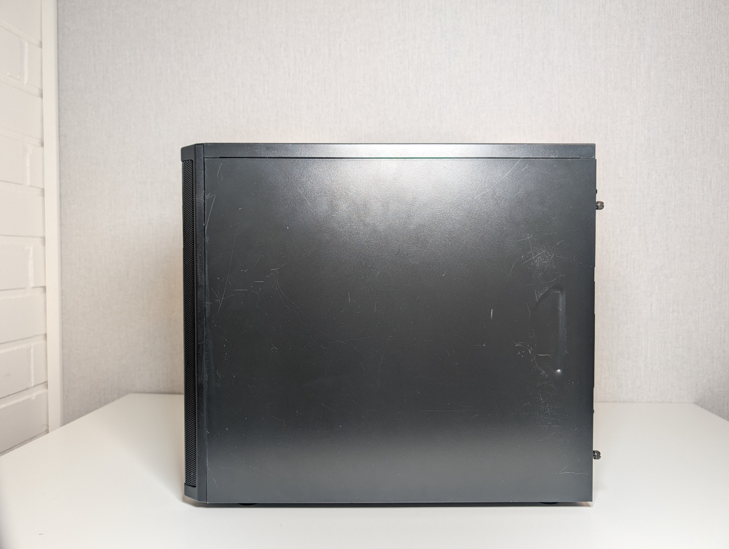 Pelikone toiselta sivulta